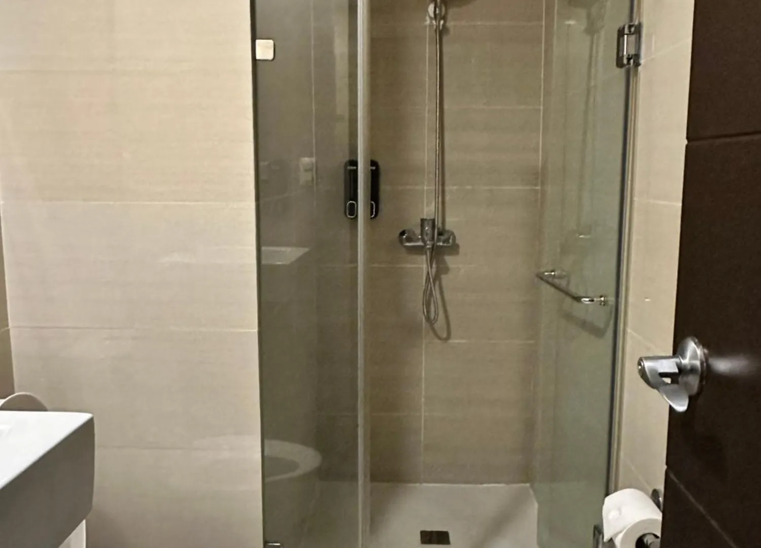 101 Newport Blvd Unit 2A Cluster 4 By Rechelle Nunag Apartment Manila Philippines